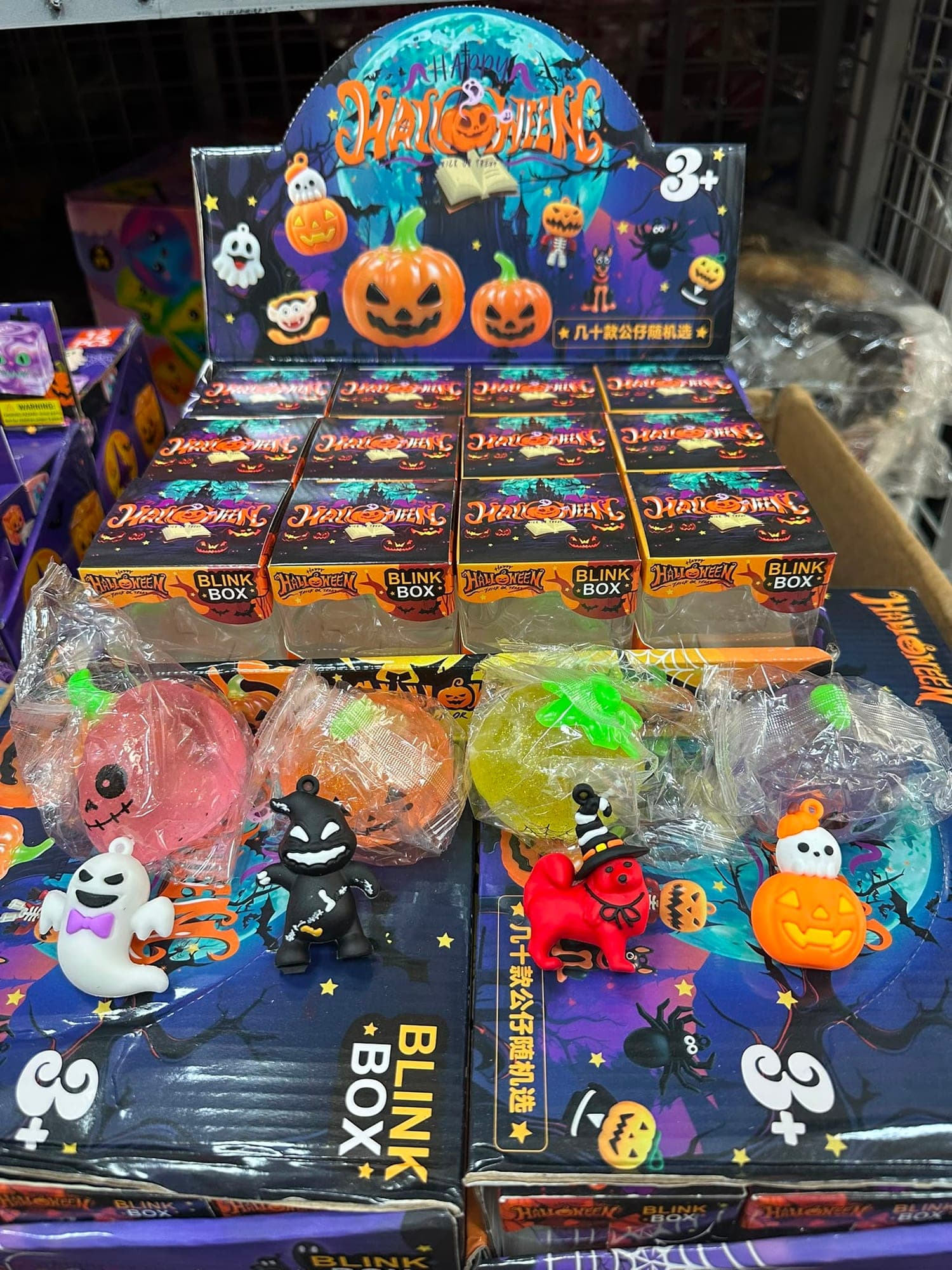 Gniotek dyni z figurką niespodzianką, zestaw Halloween